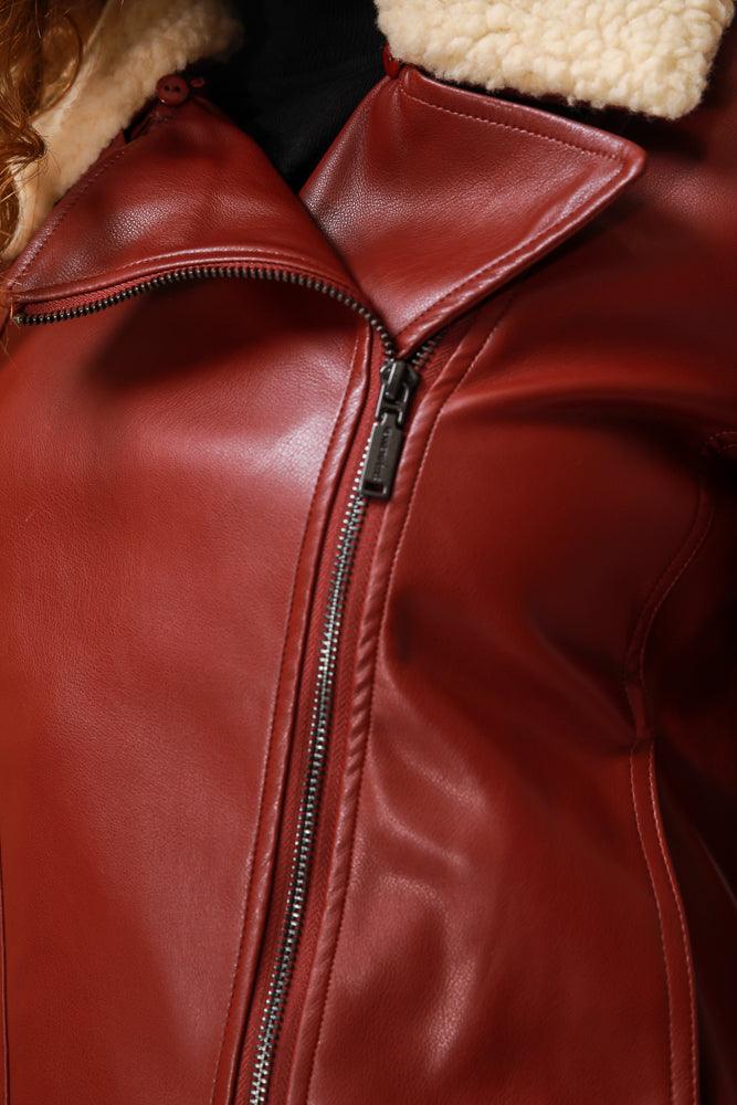 ג'קט בייקר אדום עם פרווה בצבע בז - MASHBIR//365