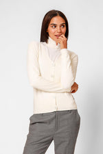 קרדיגן בייסיק מחשוף וי בצבע קרם - MASHBIR//365