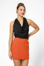 חולצת סאטן שחורה ללא שרוולים - MASHBIR//365