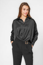 מכופתרת עם קפל בצבע שחור - MASHBIR//365