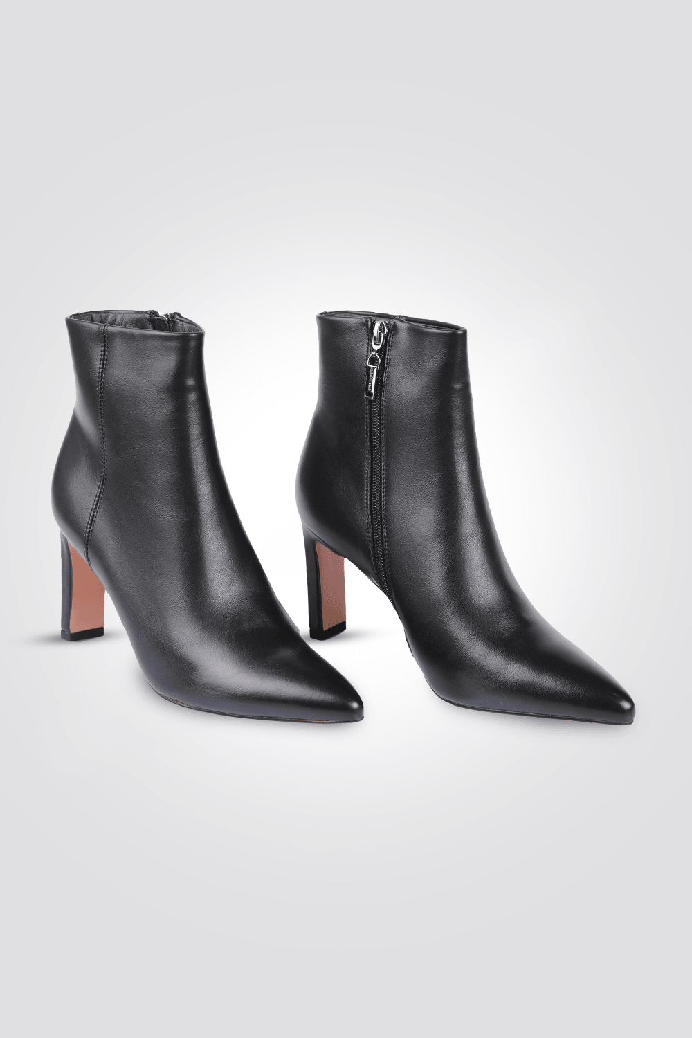 מגפוני עקב לנשים בצבע שחור - MASHBIR//365