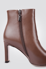 מגפוני עקב לנשים בצבע חום - MASHBIR//365