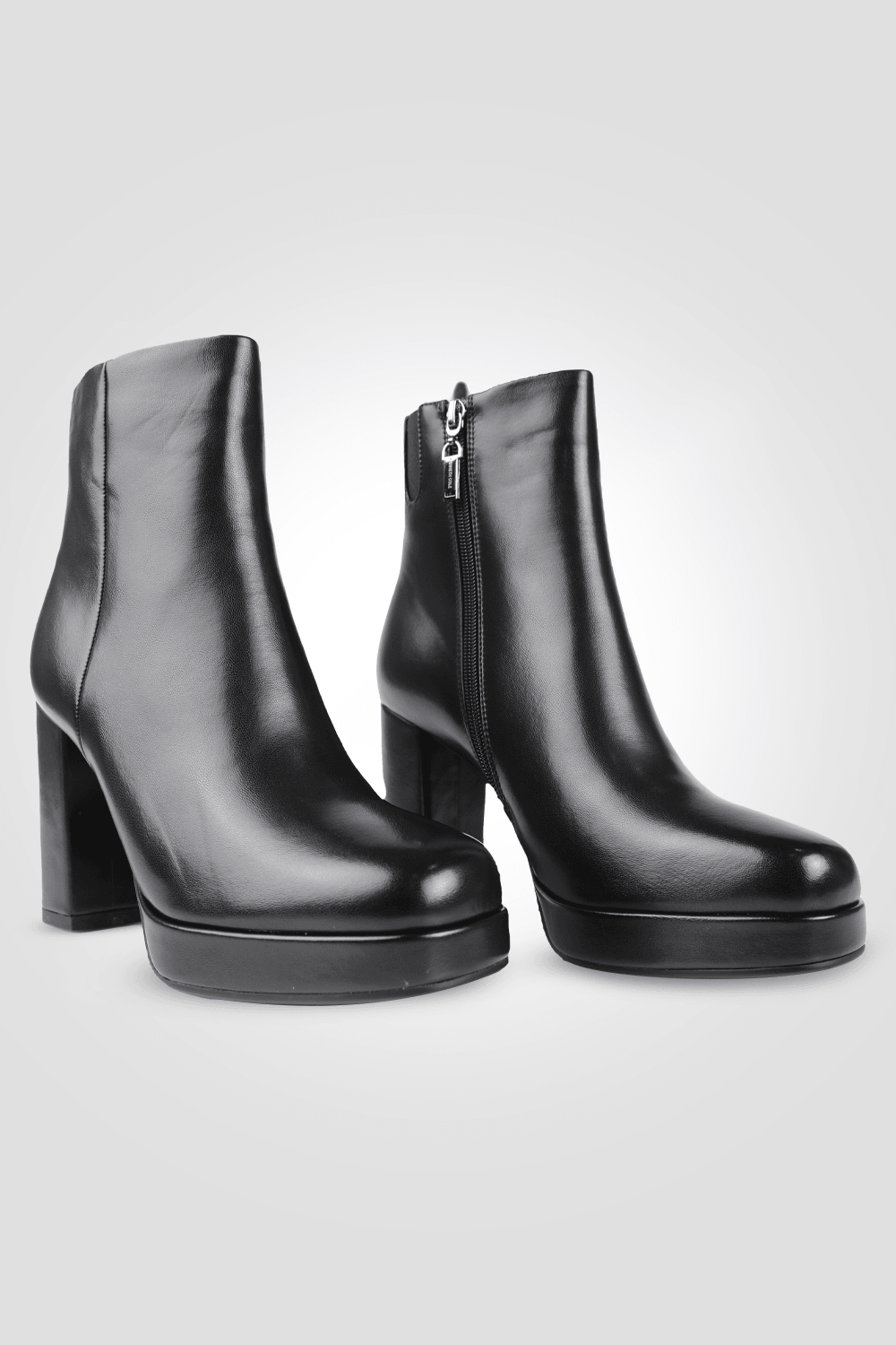 מגפוני עקב בצבע שחור - MASHBIR//365