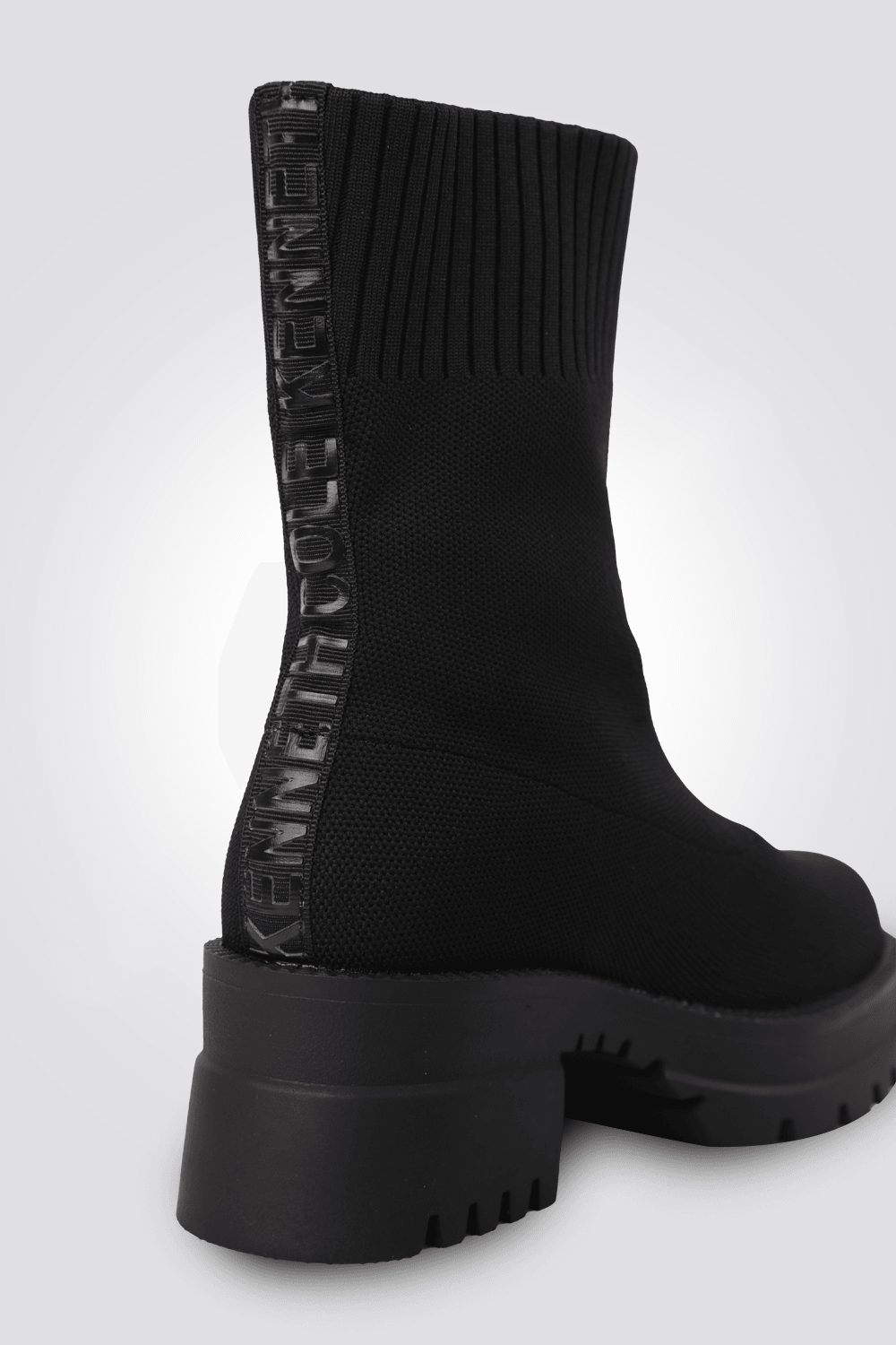 מגפיים לנשים בצבע שחור - MASHBIR//365