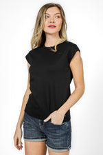 טישירט קצרה ללא שרוולים בצבע שחור - MASHBIR//365