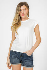 טישירט קצרה ללא שרוולים בצבע לבן - MASHBIR//365