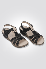 סנדלים מבית המותג LADY COMFORT, בעלת מדרס פנימי ששומר על נוחות והופך כל צעד לנוח במיוחד.  רצועה קדמית, להתאמה מושלמת