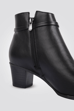 מגפון אבזם לב בצבע שחור - MASHBIR//365