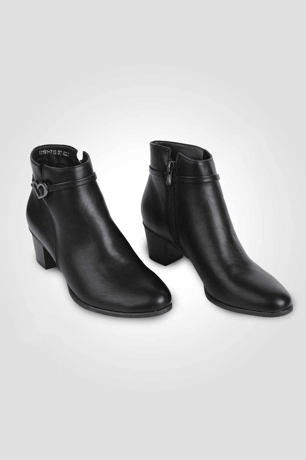 מגפון אבזם לב בצבע שחור - MASHBIR//365