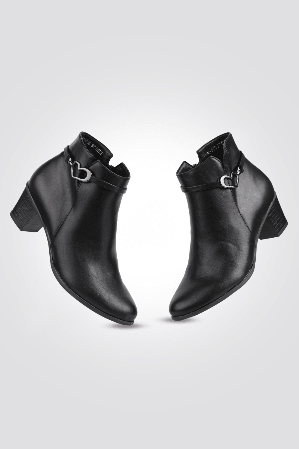 מגפון אבזם לב בצבע שחור - MASHBIR//365