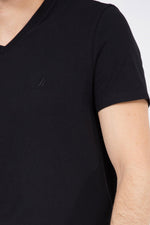 טישירט שחור צווארון V - MASHBIR//365