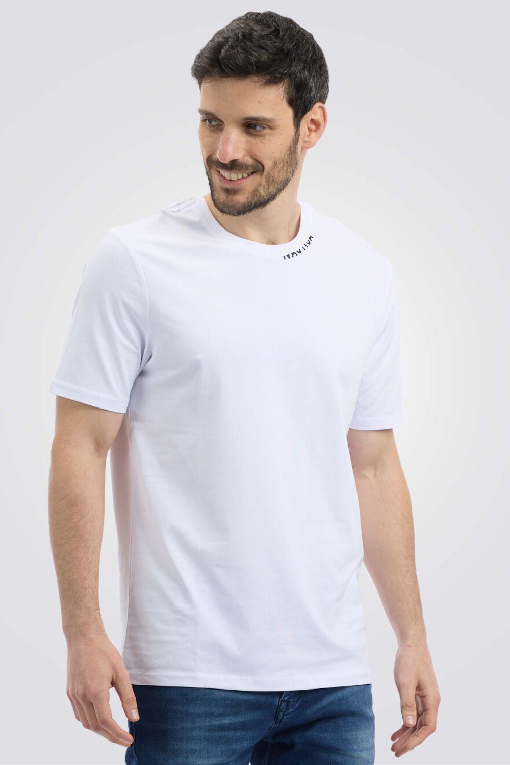 טישירט עם צווארון HIGE NECK בצבע לבן - MASHBIR//365