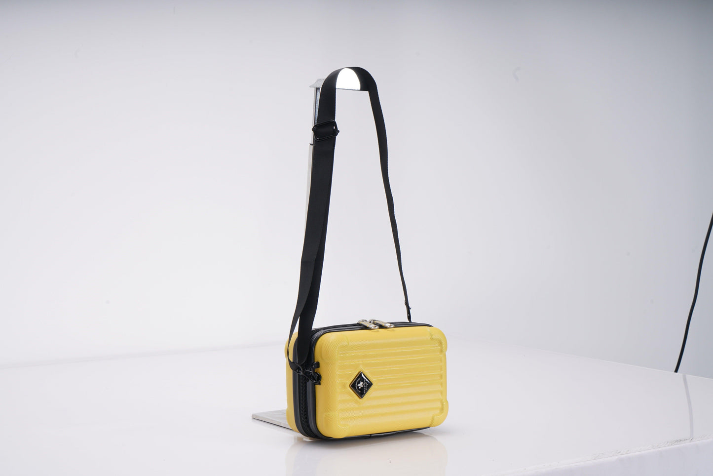 מזוודה 9" BEAUTY CASE בצבע צהוב - MASHBIR//365