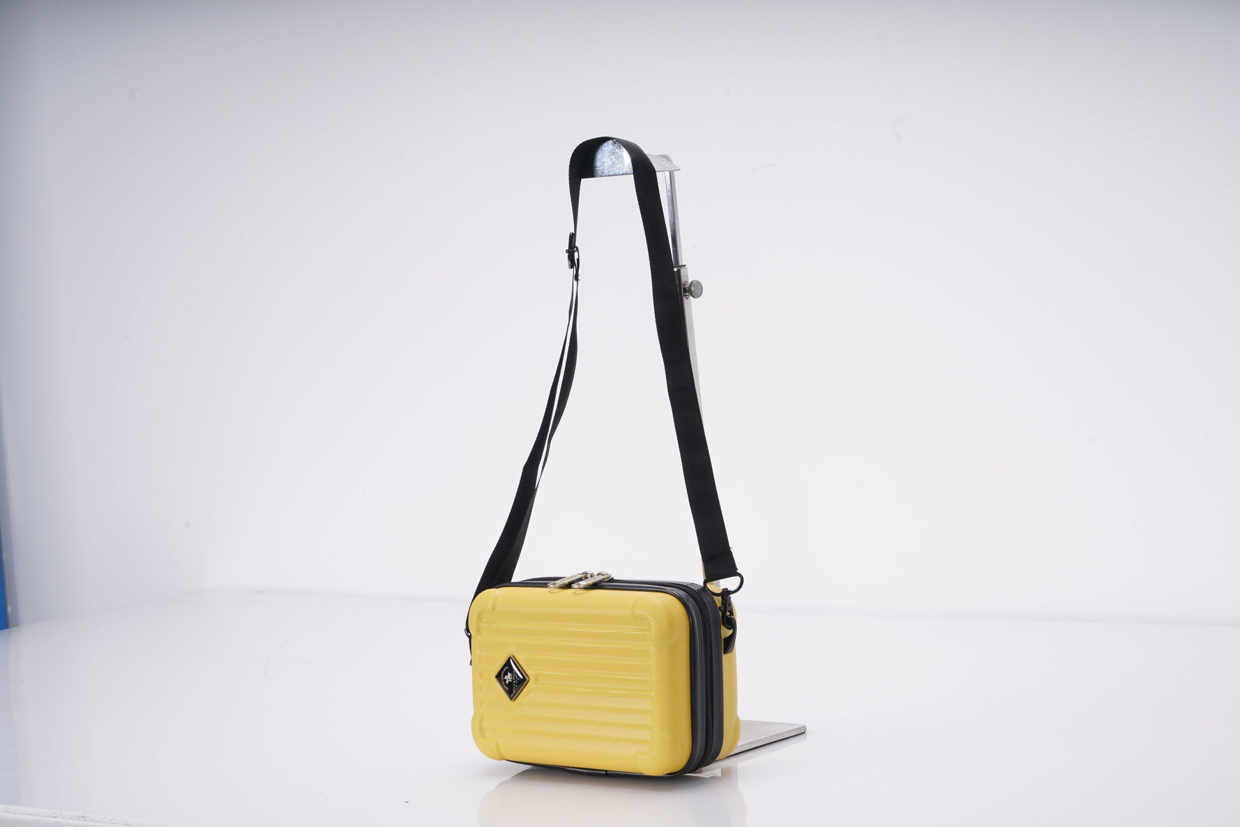 מזוודה 9" BEAUTY CASE בצבע צהוב - MASHBIR//365