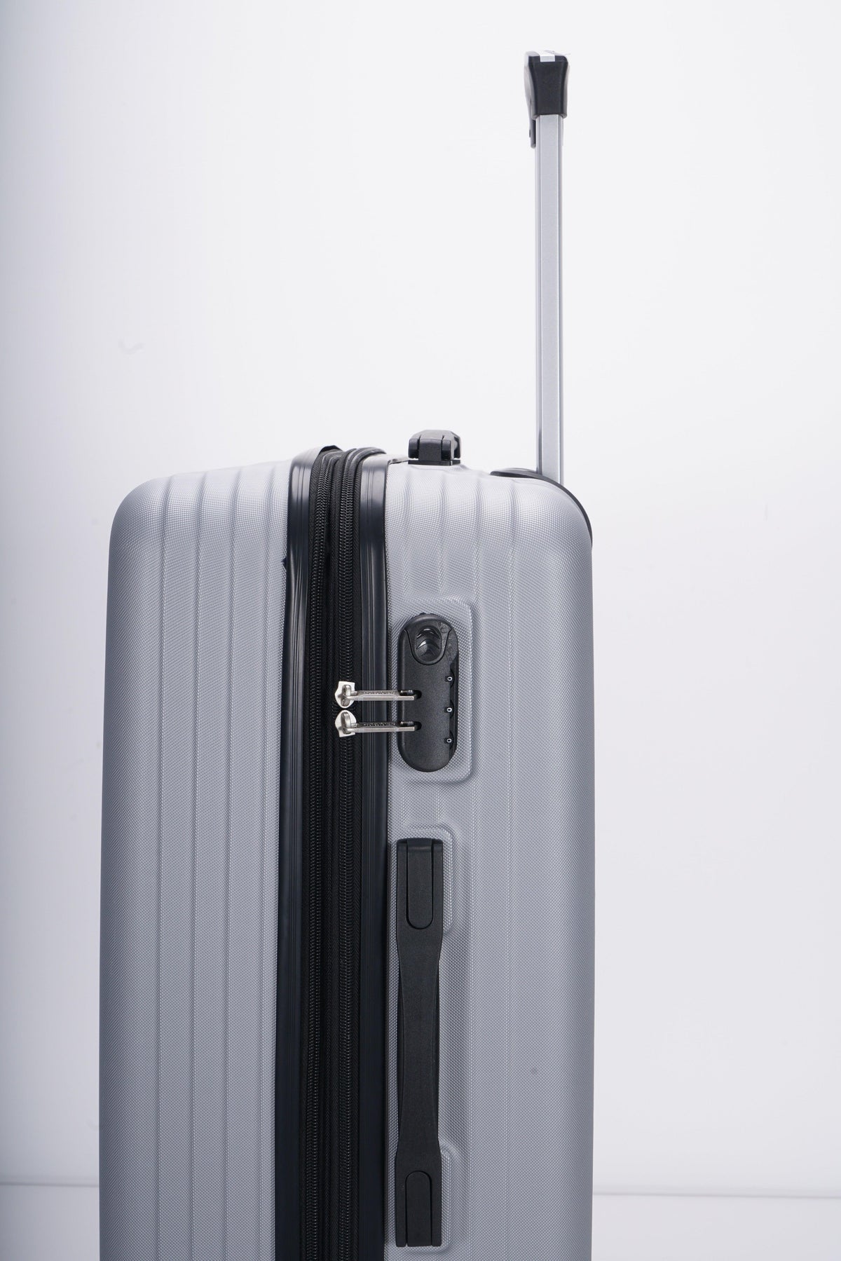 מזוודה קשיחה בינונית 24" דגם 1901 בצבע כסף - MASHBIR//365