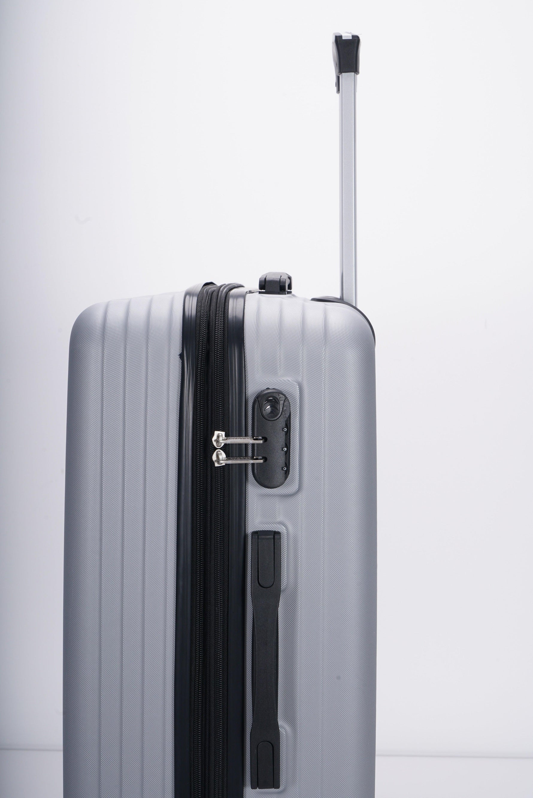 מזוודה קשיחה בינונית 24" דגם 1901 בצבע כסף - MASHBIR//365