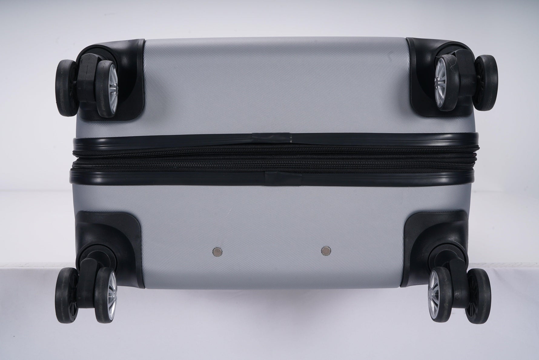 מזוודה קשיחה בינונית 24" דגם 1901 בצבע כסף - MASHBIR//365