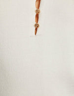 סריג עם כפתורים דקורטיביים בצבע שנהב - MASHBIR//365