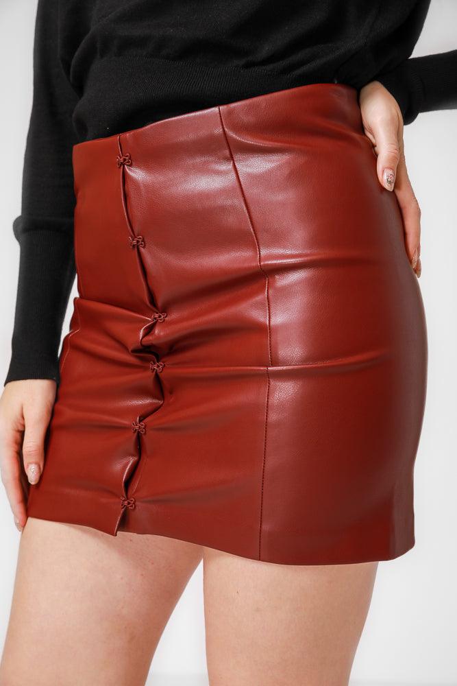 KENNETH COLE - חצאית מיני בצבע אדום - MASHBIR//365