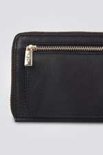 KENNETH COLE - ארנק בצבע שחור עם לוגו מוזהב - MASHBIR//365