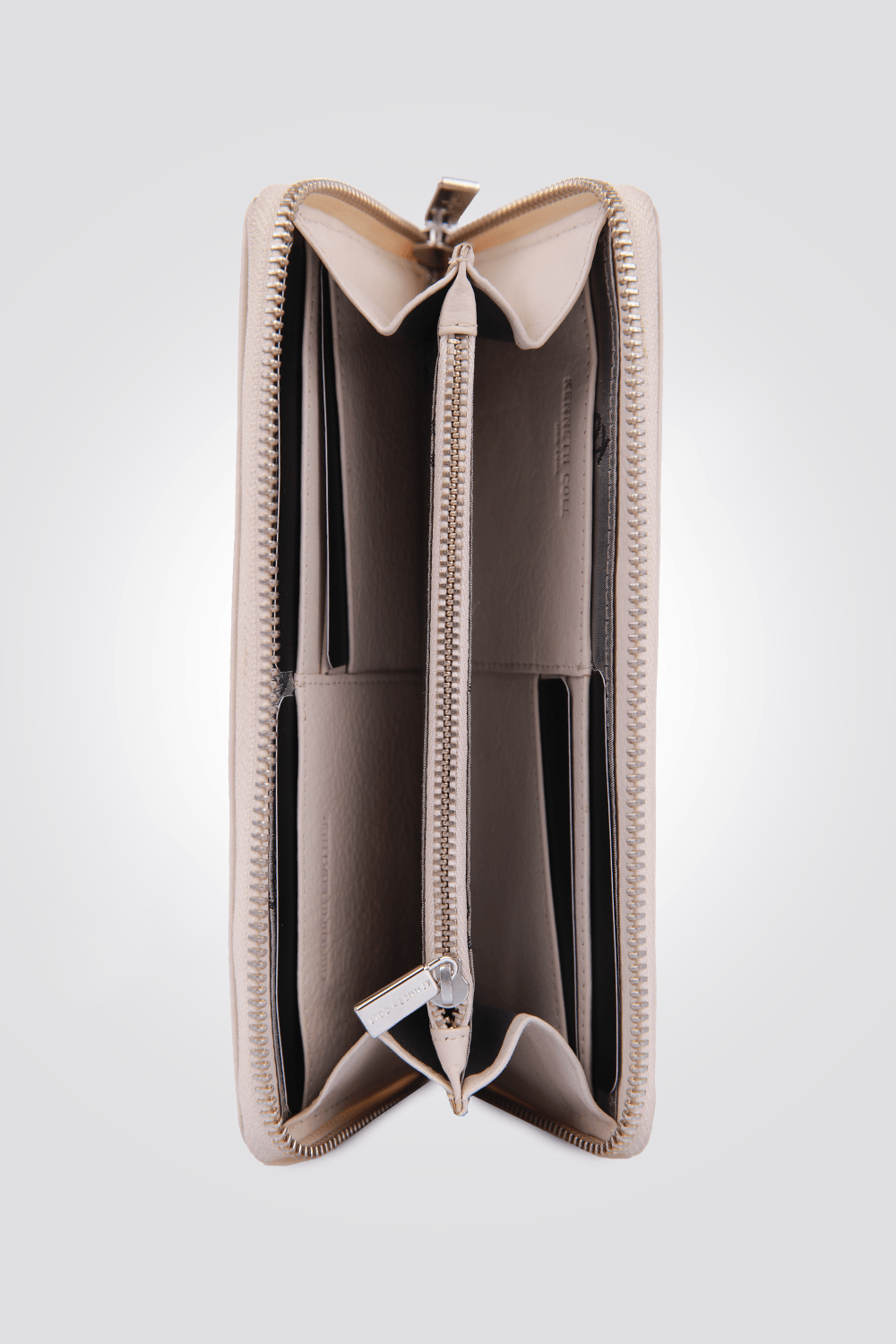 KENNETH COLE - ארנק נשים בצבע אפור עם לוגו כסוף - MASHBIR//365