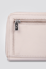 KENNETH COLE - ארנק נשים בצבע אפור עם לוגו כסוף - MASHBIR//365