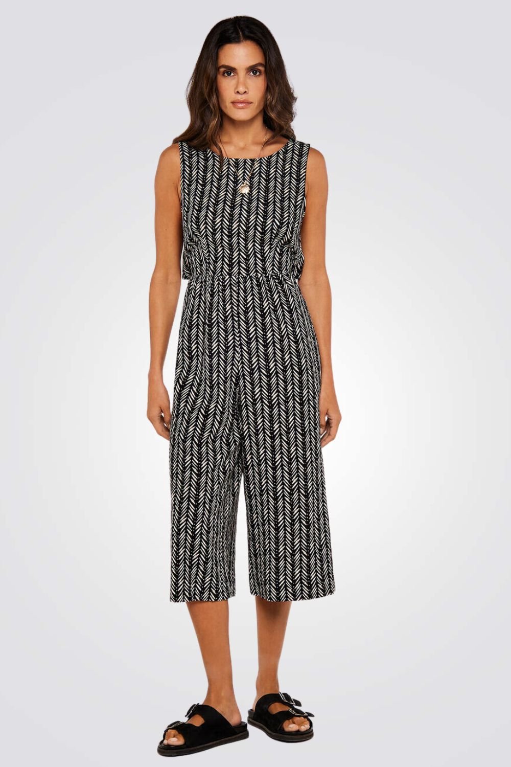 APRICOT - אוברול עם פתח בגב בצבע שחור - MASHBIR//365