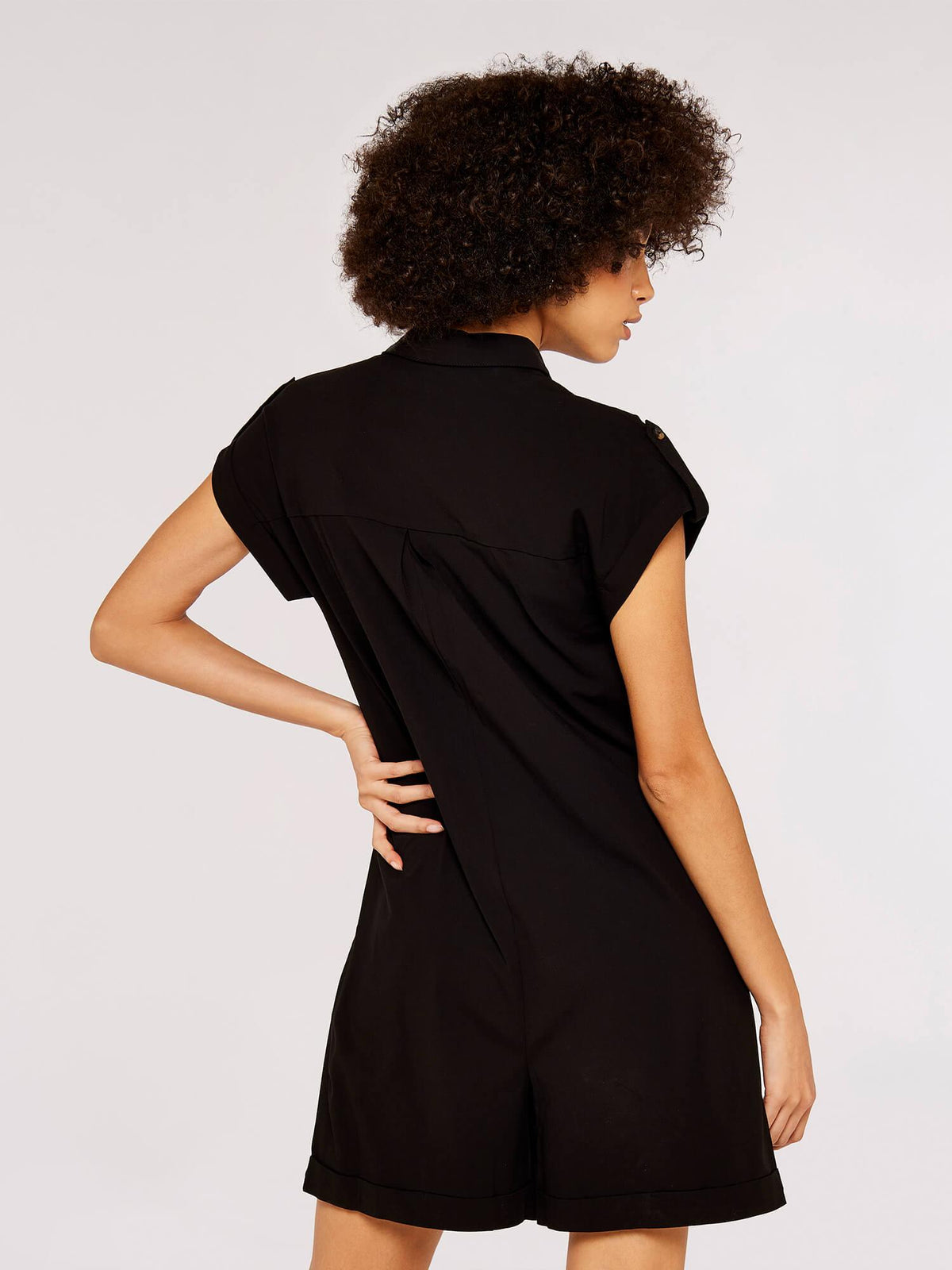 APRICOT - אוברול מיני עם כפתורים בצבע שחור - MASHBIR//365