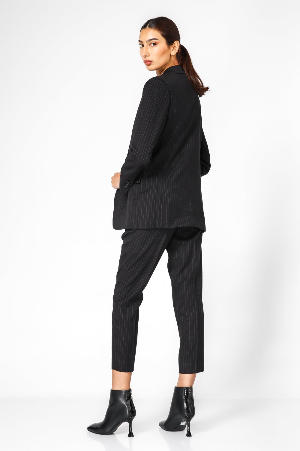 KENNETH COLE - בלייזר פס סיכה בצבע שחור - MASHBIR//365