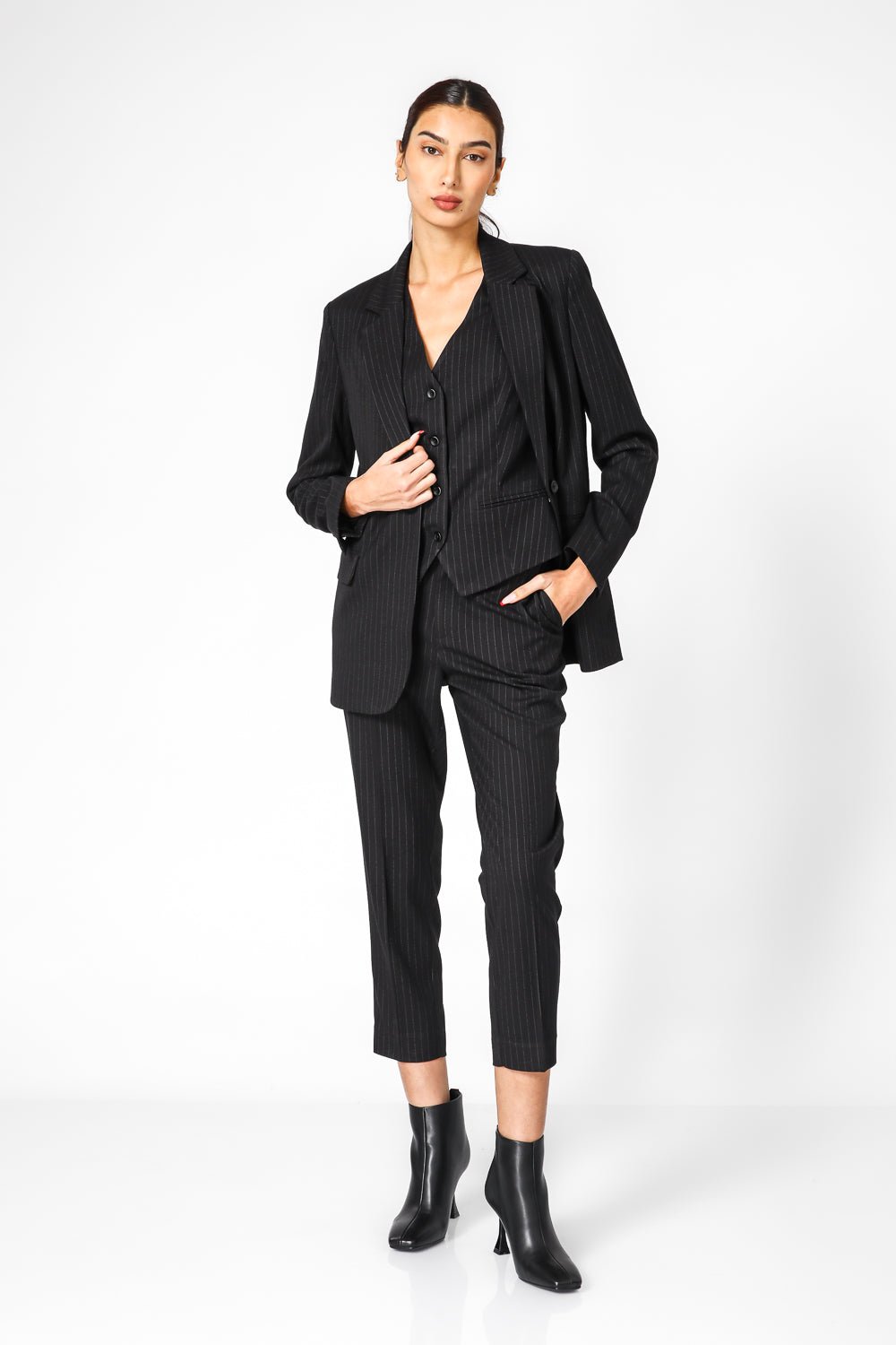 KENNETH COLE - בלייזר פס סיכה בצבע שחור - MASHBIR//365