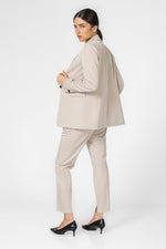 KENNETH COLE - בלייזר לנשים בצבע בז' - MASHBIR//365