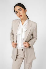 KENNETH COLE - בלייזר לנשים בצבע בז' - MASHBIR//365