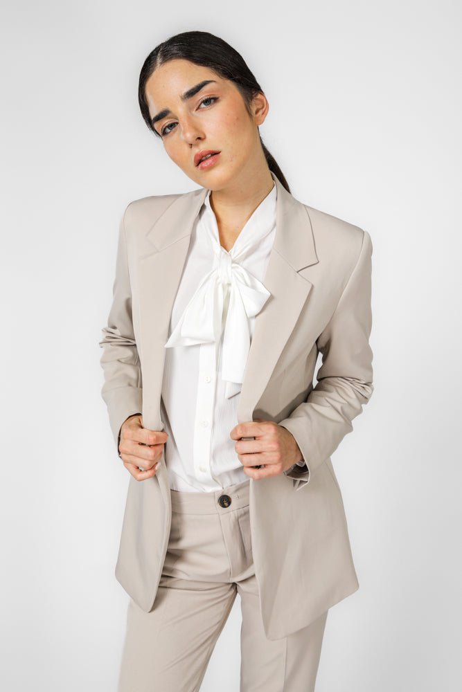 KENNETH COLE - בלייזר לנשים בצבע בז' - MASHBIR//365