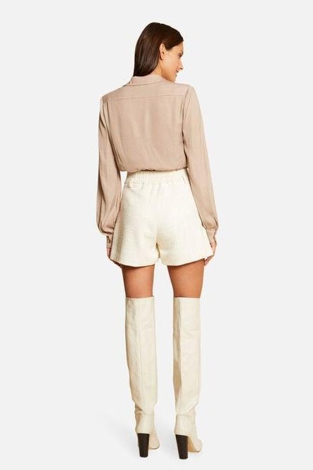 מכופתרת סאטן בצבע בז' - MASHBIR//365