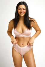 KENNETH COLE - ברלט בגימור תחרה ורוד - MASHBIR//365