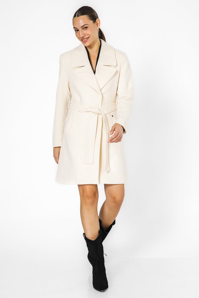 מעיל קרם אלגנטי עם חגורה | קנת קול