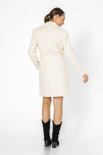מעיל קרם אלגנטי עם חגורה | קנת קול