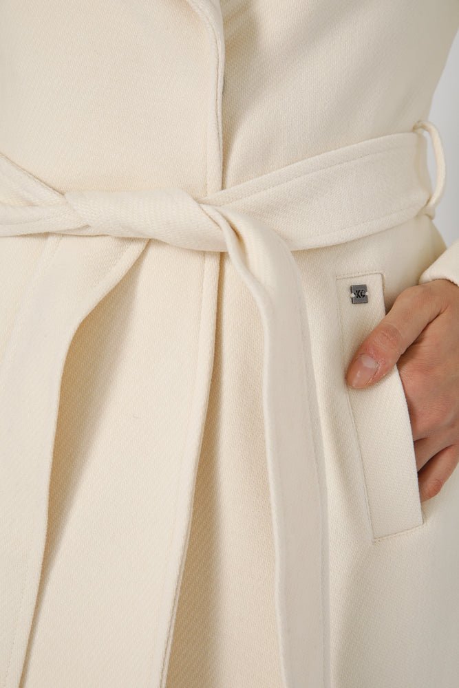 מעיל קרם אלגנטי עם חגורה | קנת קול