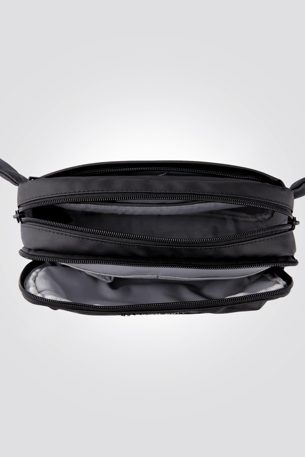 KENNETH COLE - פאוץ' ניילון לגבר בצבע שחור - MASHBIR//365