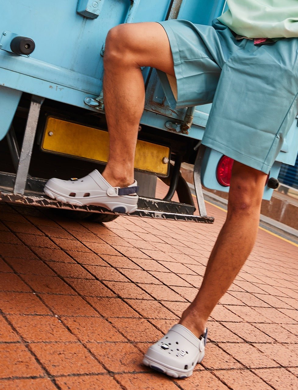 Crocs - כפכפים Classic All Terrain Clog לגבר בצבע אפור - MASHBIR//365