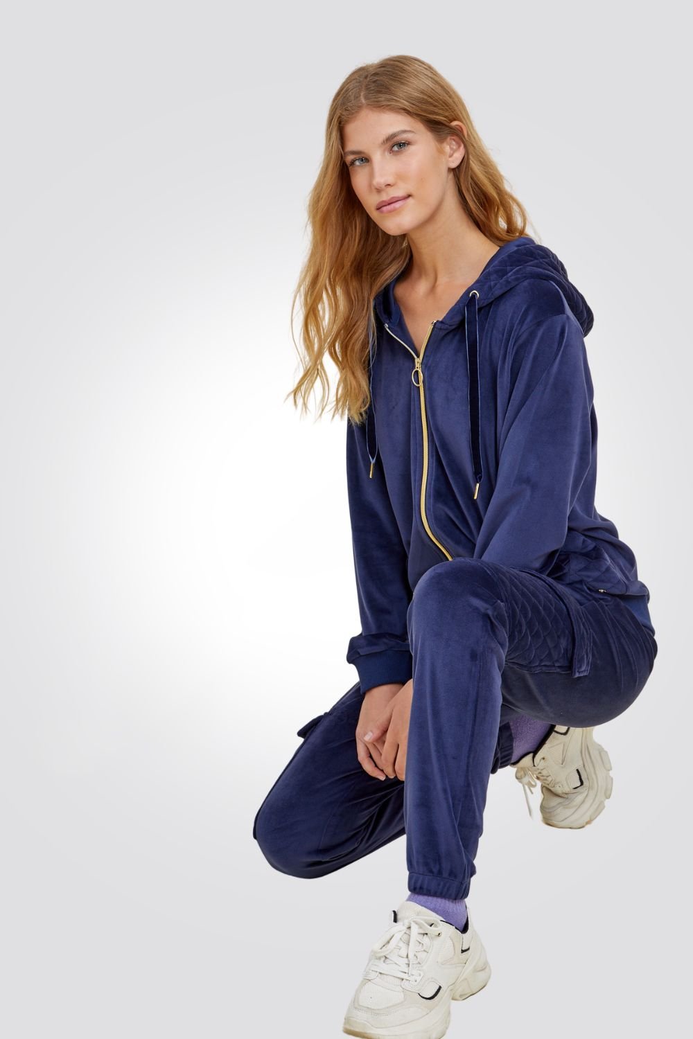 TEHABAD - פיג'מת קטיפה עם קפוצ'ון בצבע כחול - MASHBIR//365