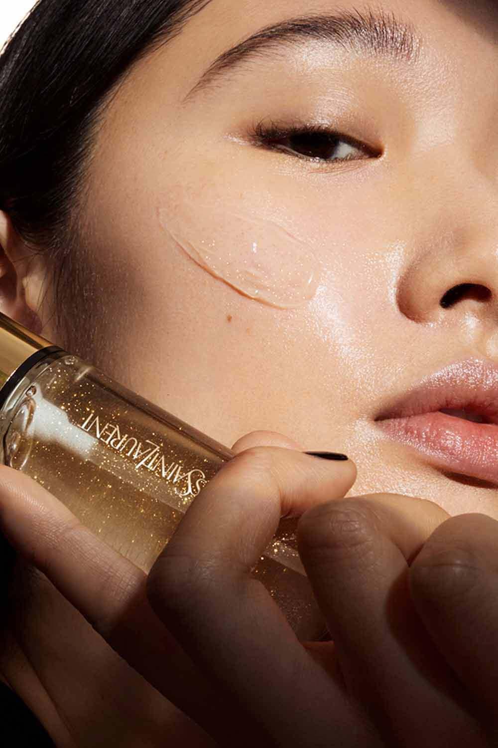 Yves Saint Laurent - פריימר Touche Eclat מטשטש פגמים ומעניק מראה חלק ואחיד 30 מ"ל - MASHBIR//365