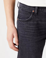 WRANGLER - ג'ינס AUTHENTIC בצבע שחור משופשף - MASHBIR//365