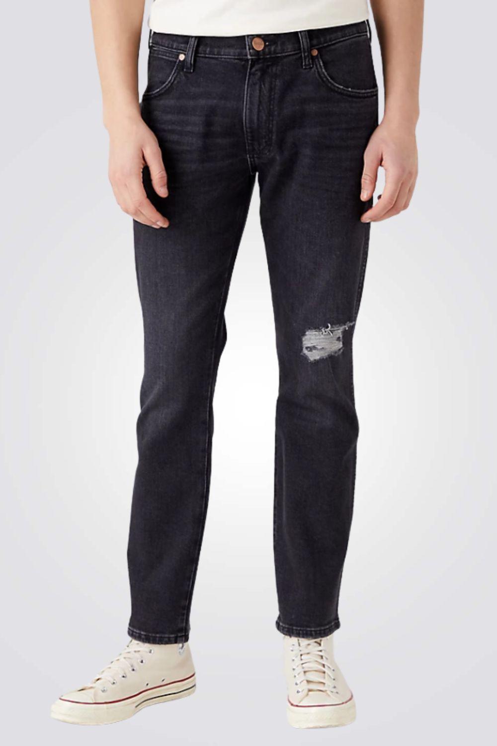 WRANGLER - ג'ינס AUTHENTIC בצבע שחור משופשף - MASHBIR//365