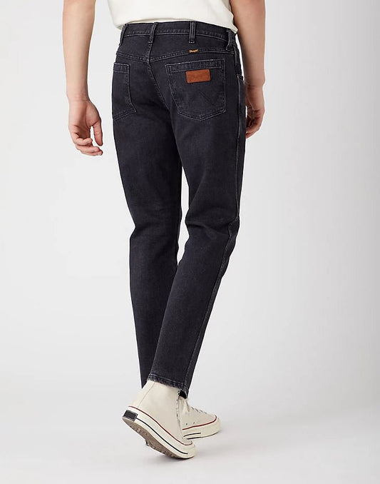WRANGLER - ג'ינס AUTHENTIC בצבע שחור משופשף - MASHBIR//365