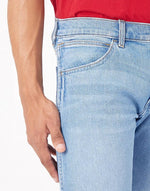 WRANGLER - ג'ינס BRYSON בצבע כחול בהיר - MASHBIR//365