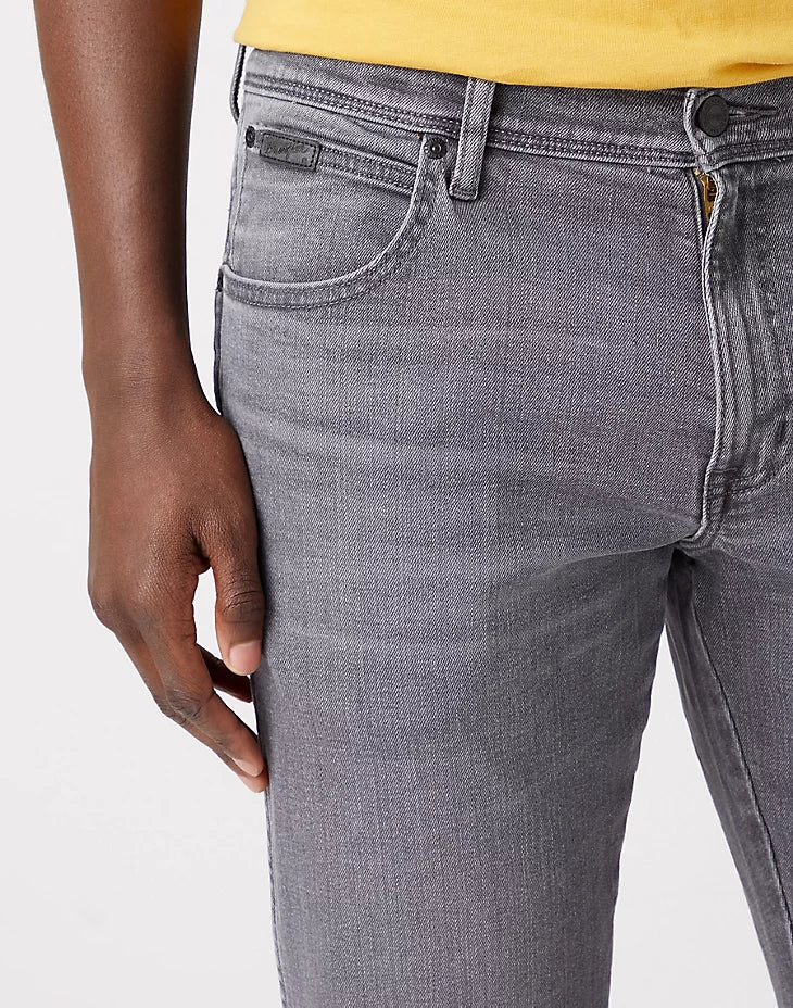 WRANGLER - ג'ינס DENIM חלק בצבע אפור - MASHBIR//365