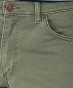 WRANGLER - ג'ינס GREENSBORO בצבע ירוק זית - MASHBIR//365