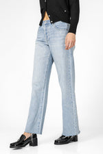 KENNETH COLE - ג'ינס ישר לנשים בצבע כחול בהיר - MASHBIR//365