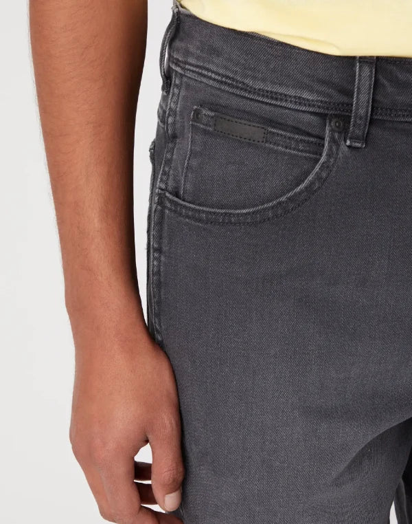 WRANGLER - ג'ינס קצר TEXAS בצבע אפור - MASHBIR//365